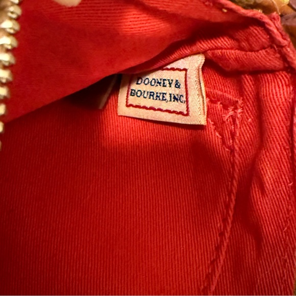 Dooney & Bourke Disney Parks Cream Retro Large Slim Wristlet NWT Disney World - Picture 5 of 5